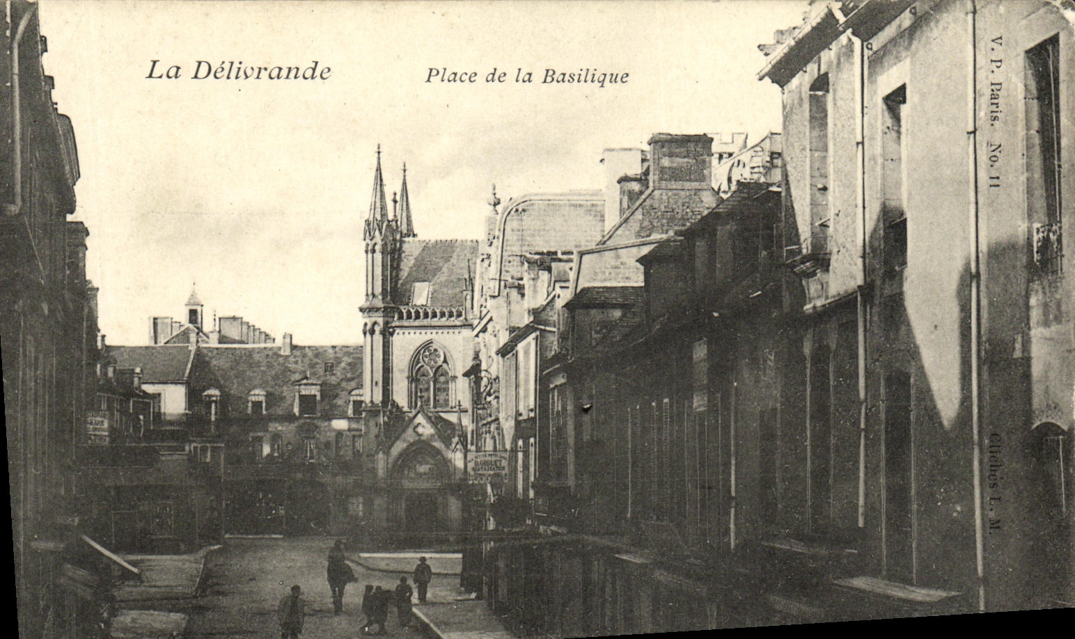 VINTAGE POSTCARD Delivrande Places Basilica