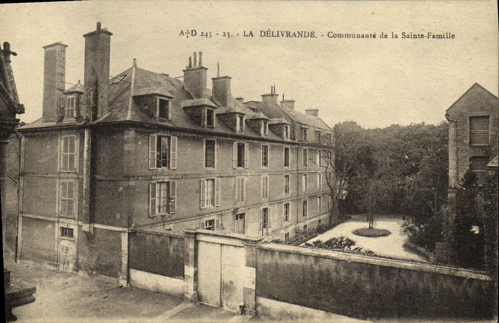 VINTAGE POSTCARD Delivrande the Community of the Holy Family