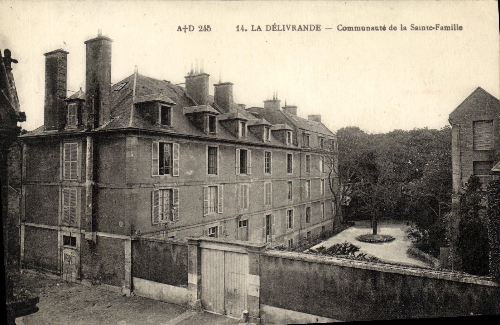 CPA La Delivrande Communaute de la Sainte Famille