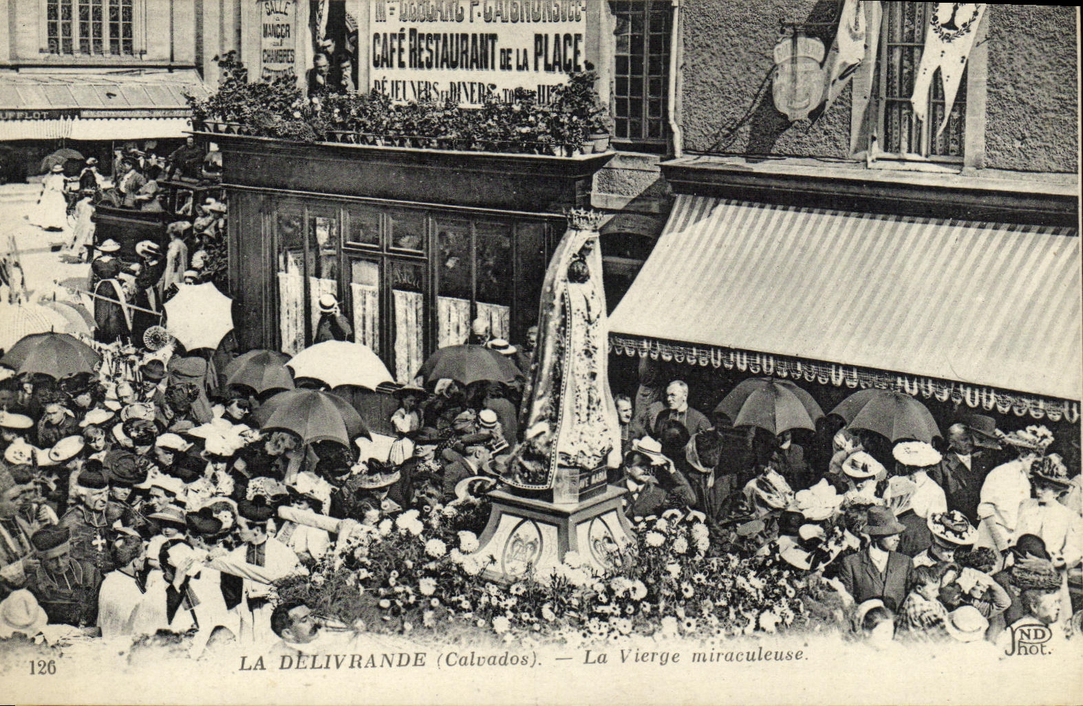 VINTAGE POSTCARD Delivrande the miraculous Virgin