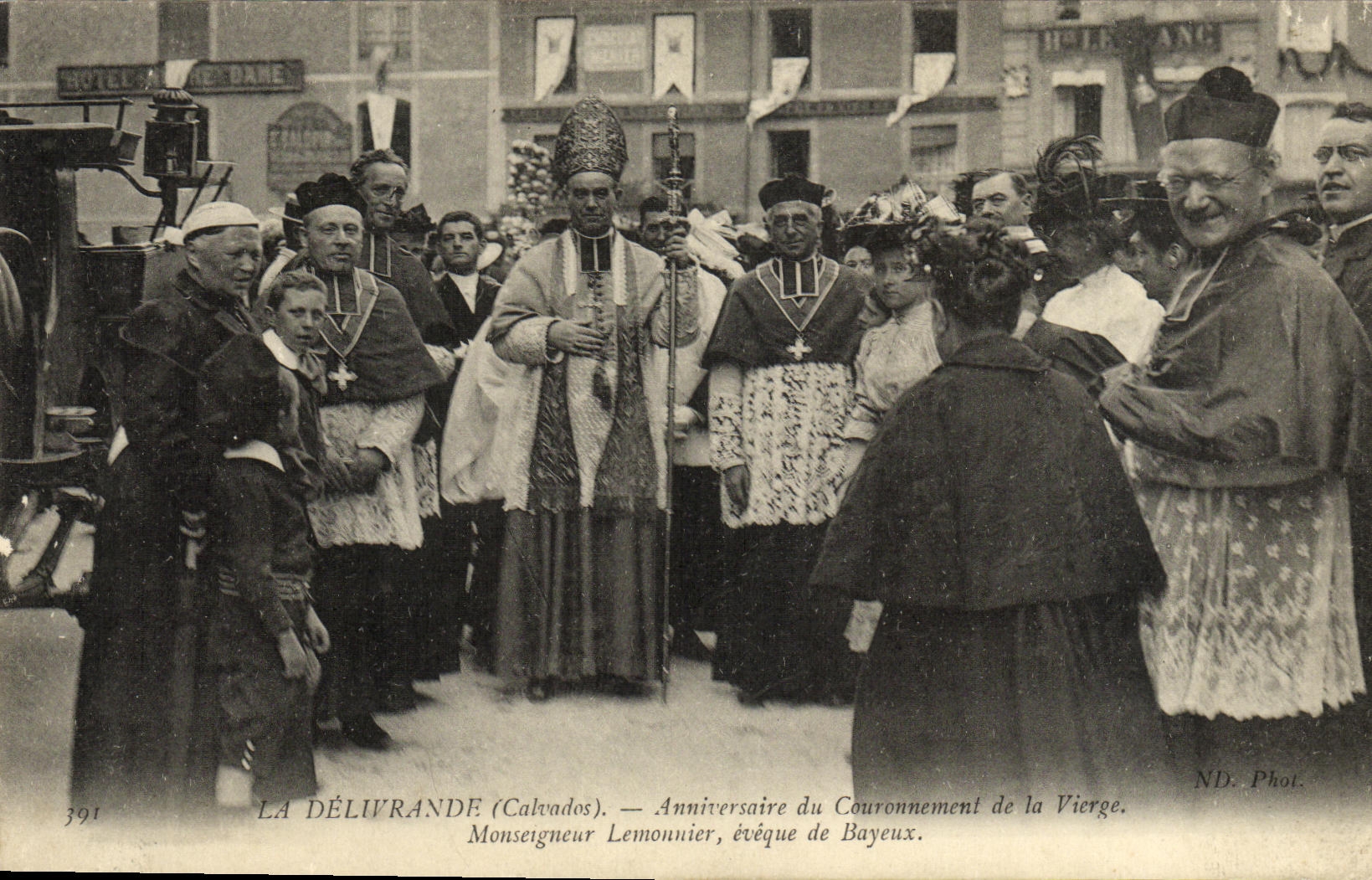 Cumpleanos de Delivrande de la POSTAL de la VENDIMIA de la coronacion del obispo de Lemonnier del Monseigneur de la Virgen de la TAPA de Bayeux