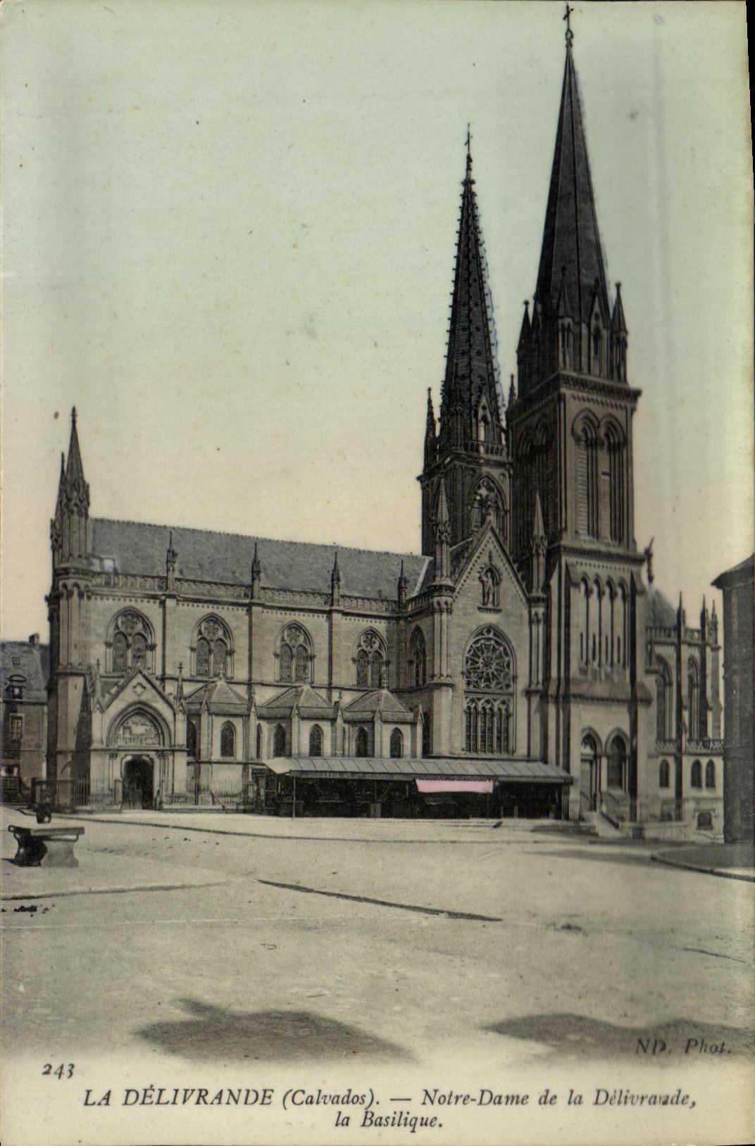 CPA La Delivrande Notre Dame de la Delivrande la Basilique
