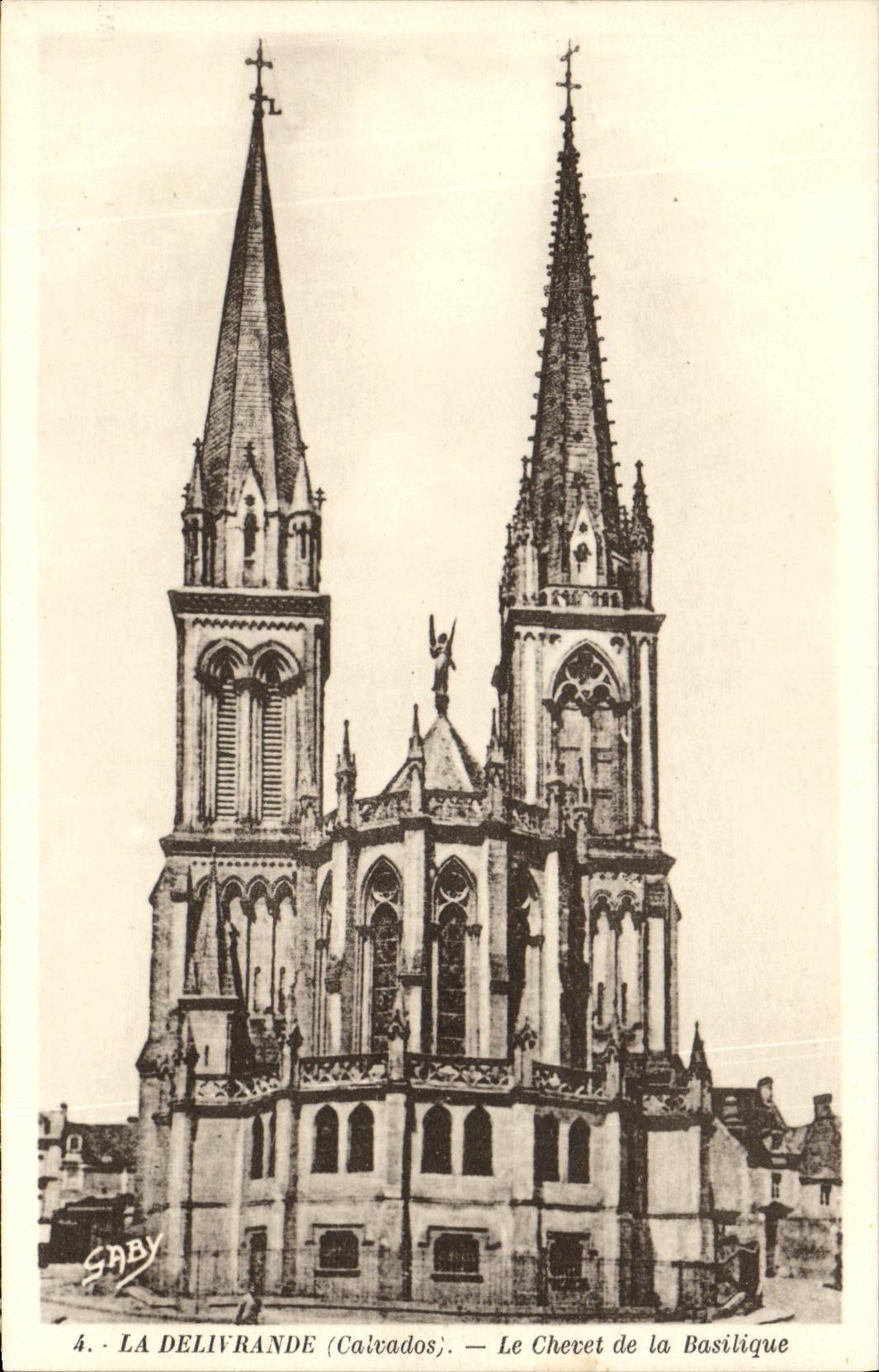 CPA La Delivrande Le Chevet de la Basilique