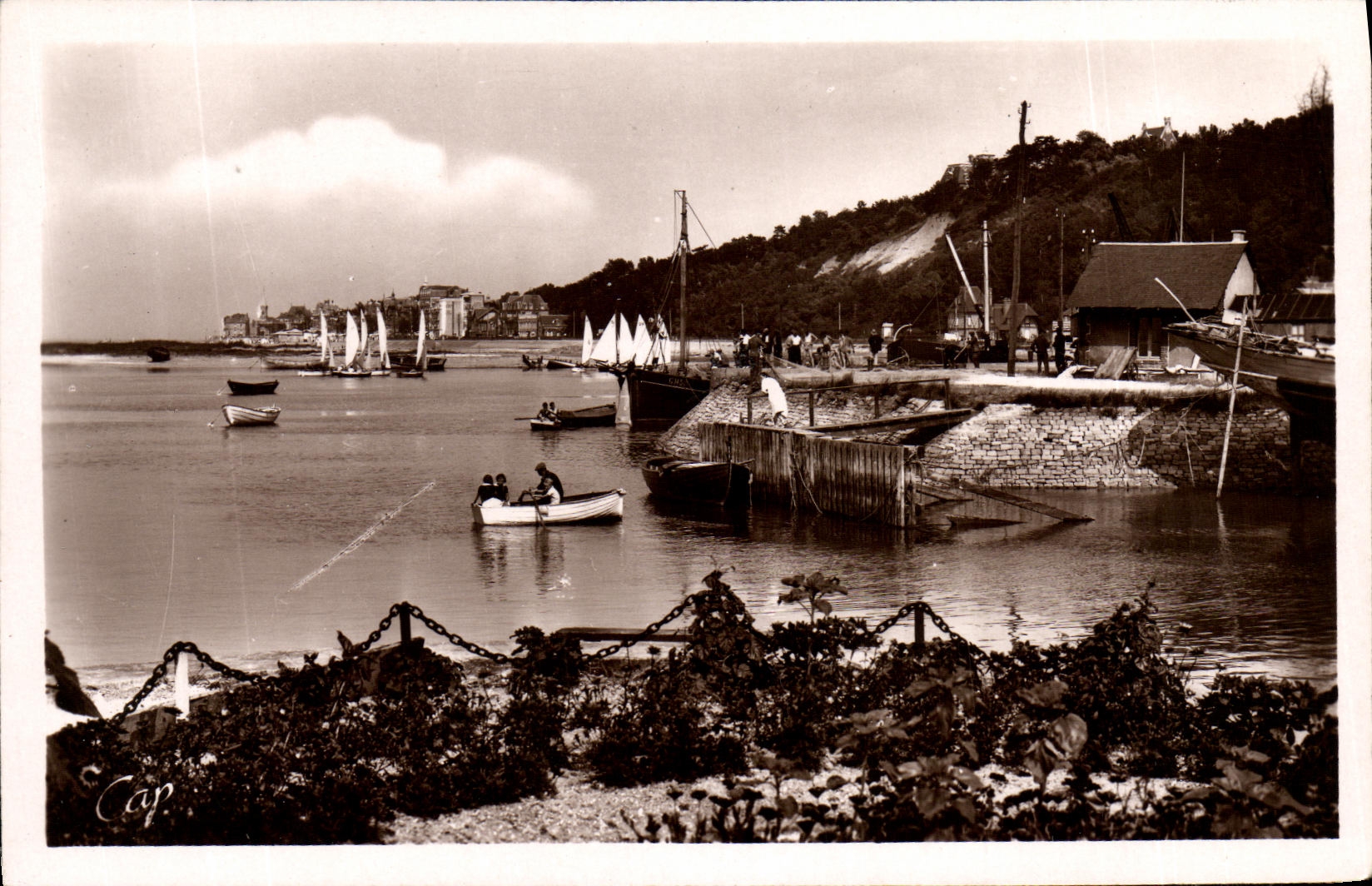 MODERN CARD Divine on Sea the Port Seen towards Houlgate