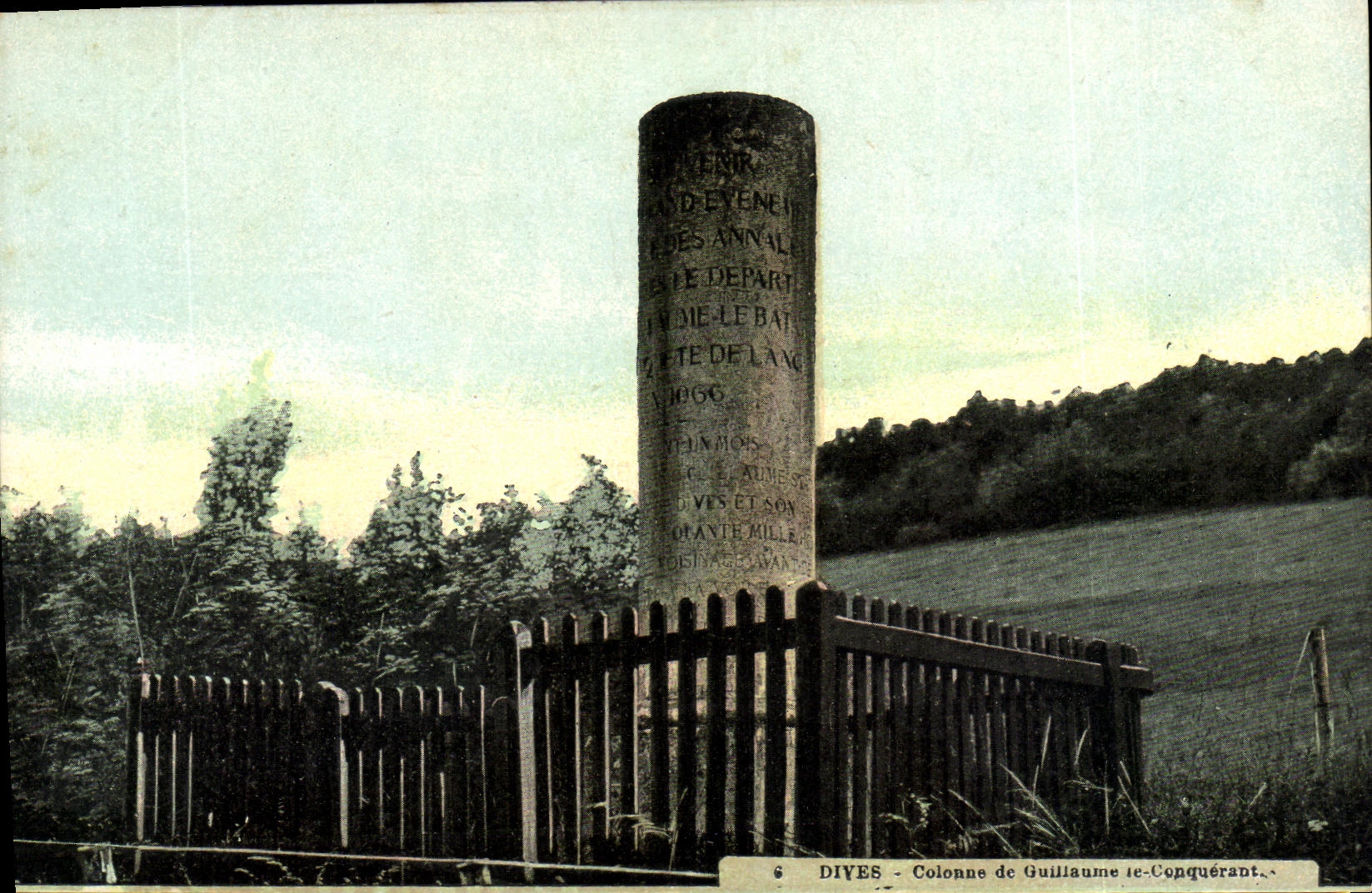 VINTAGE POSTCARD Divine Column of William the Conqueror