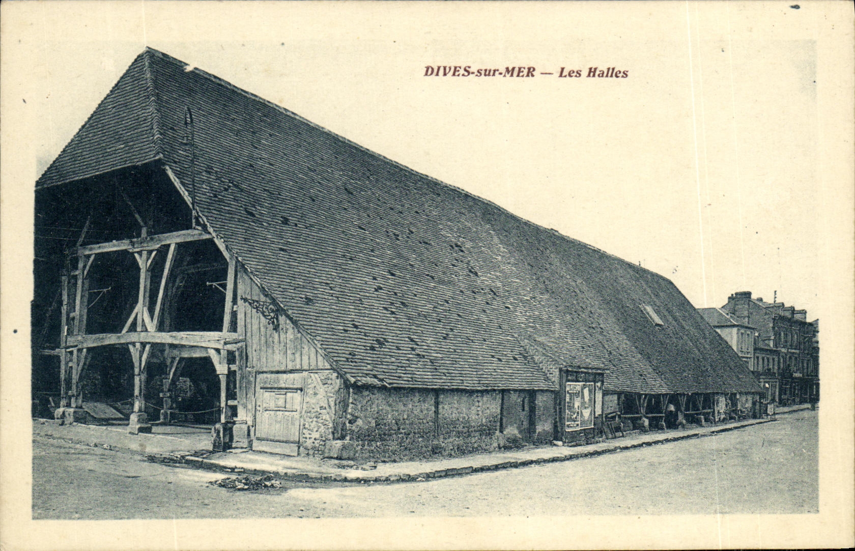 CPA Dives sur Mer Les Halles
