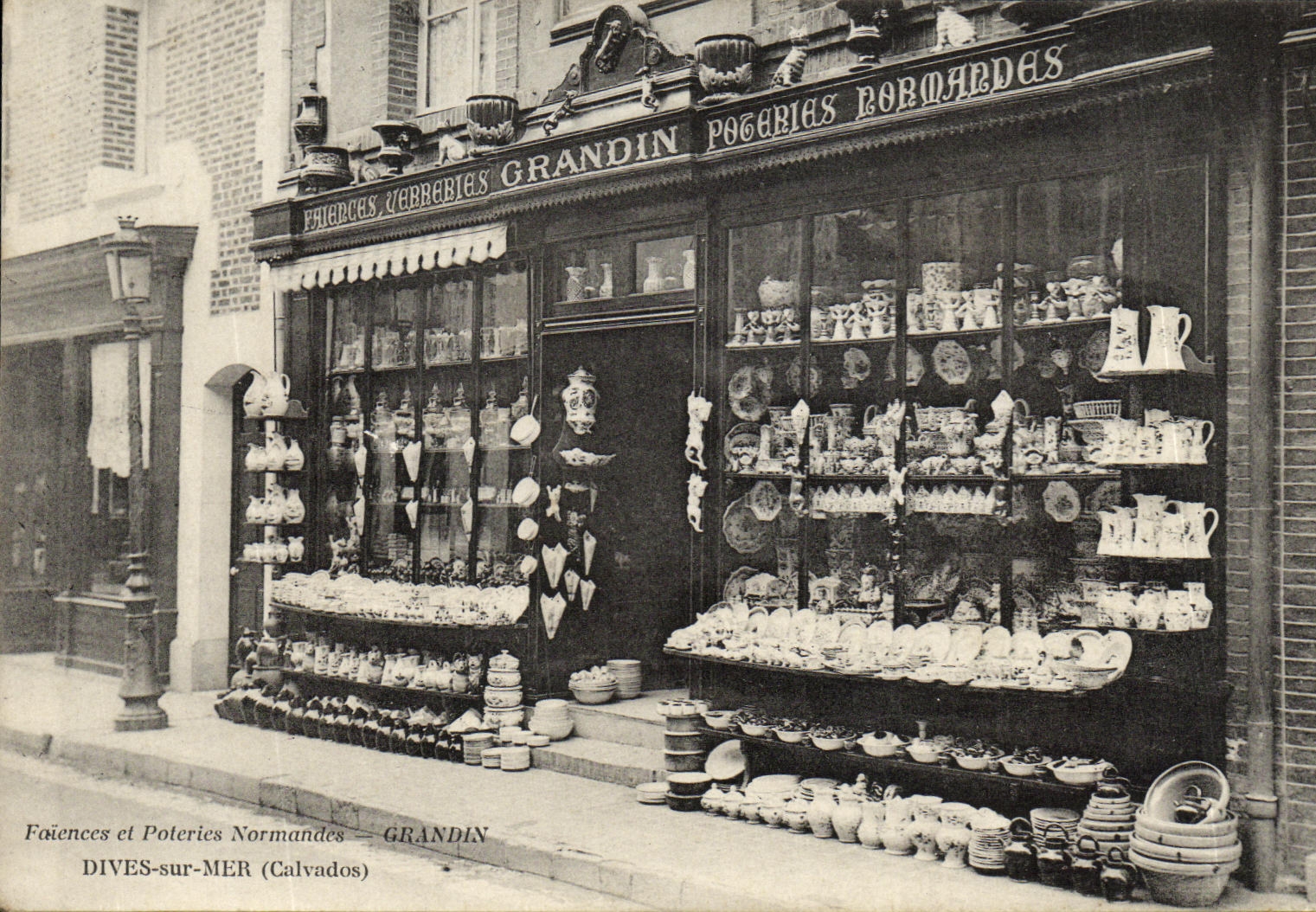 VINTAGE POSTCARD Divine on Sea Earthenware and potteries Normans Grandin TOP