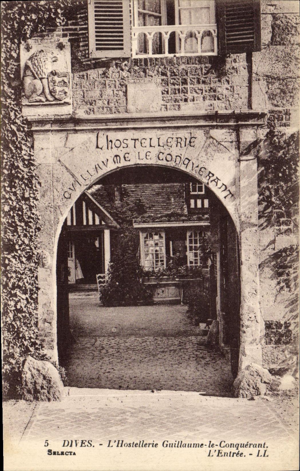 VINTAGE POSTCARD Divine L Fashionable country inn of William the Conqueror L Entered