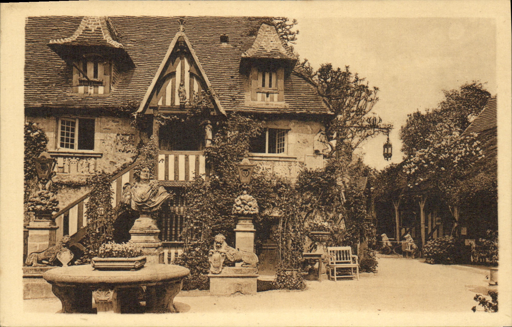 VINTAGE POSTCARD Divine William the Conqueror Fashionable country inn on Sea Court Louis XIV