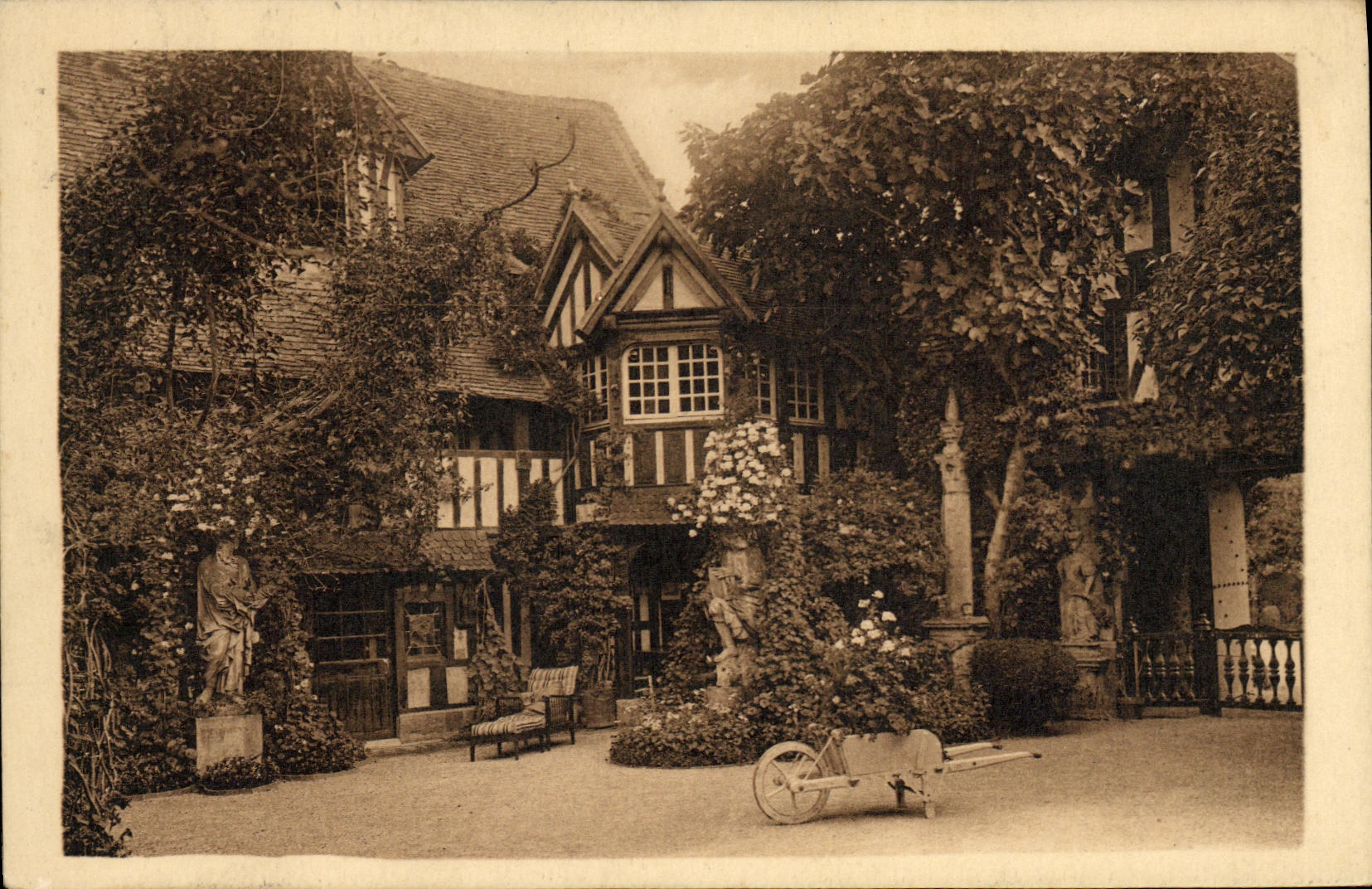 VINTAGE POSTCARD Divine William the Conqueror Fashionable country inn on Sea Court of the Virgin