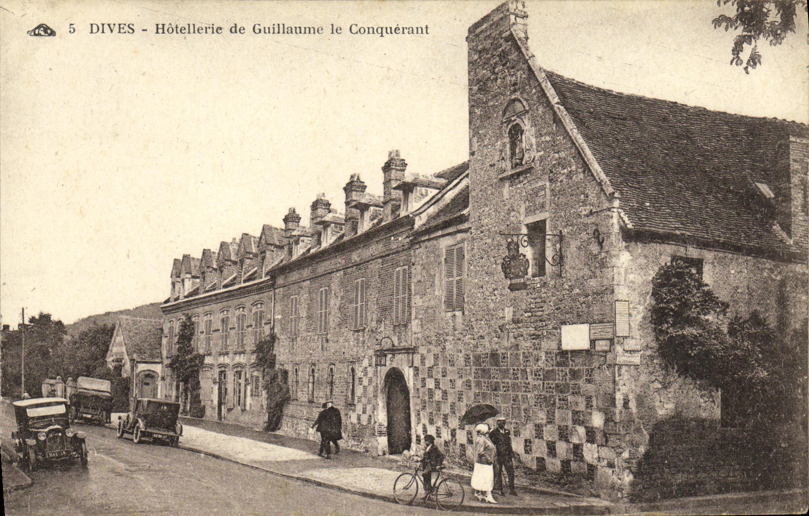 CPA Dives Hostellerie de Guillaume le Conquerant Automobile
