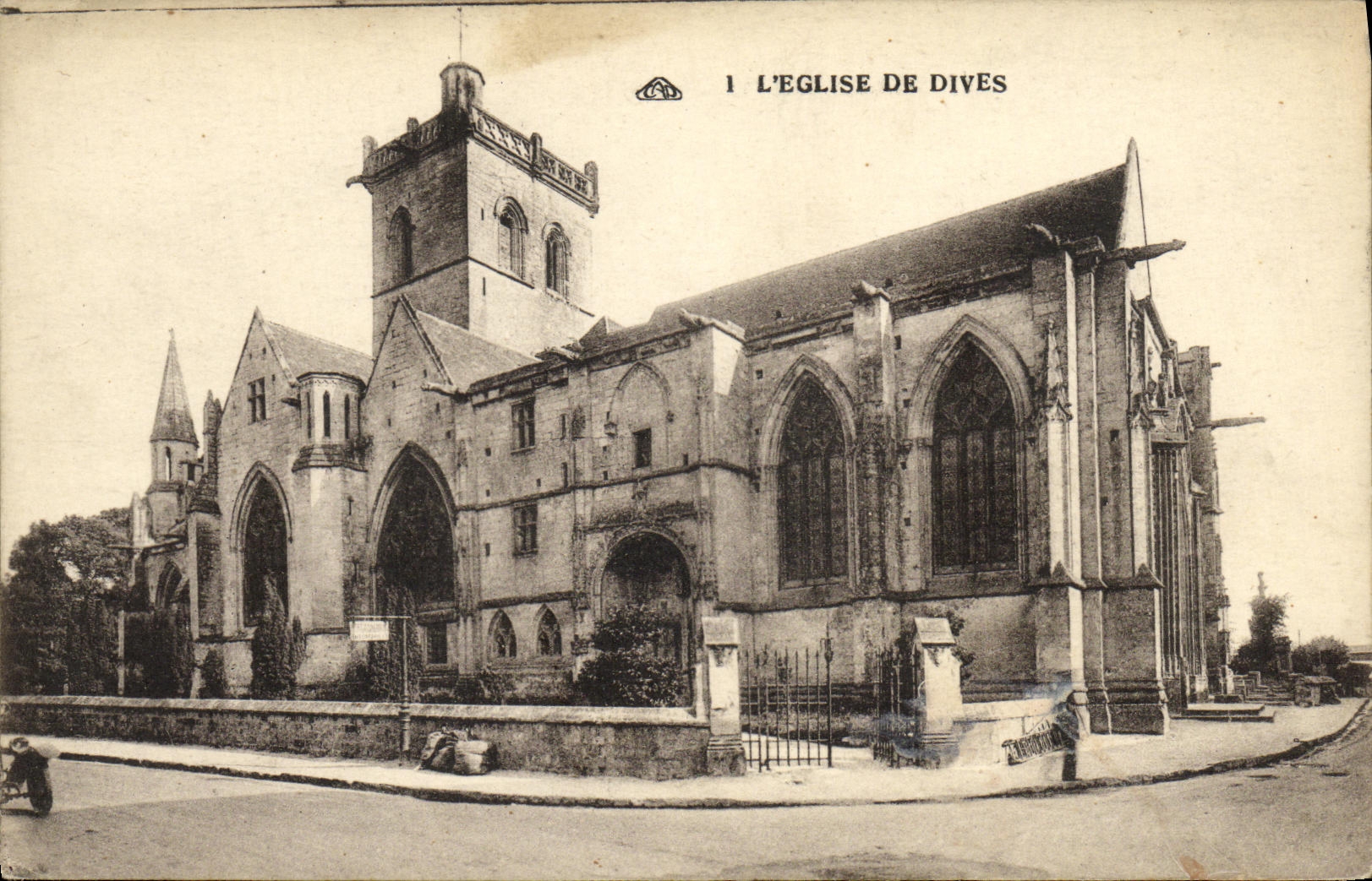 VINTAGE POSTCARD L Church the Divine ones