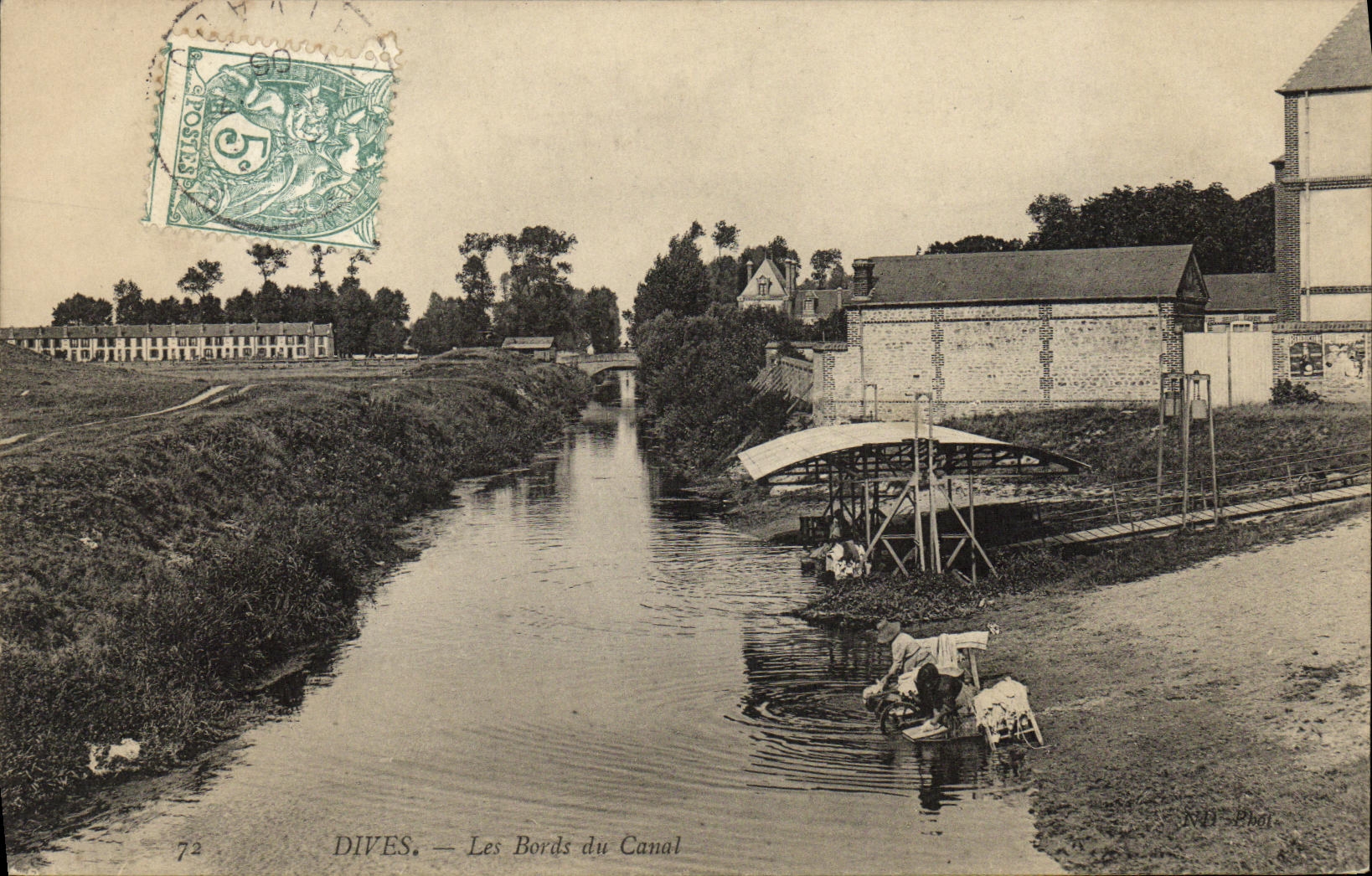 CPA Dives Les Bords du Canal Lavoir Lavandieres