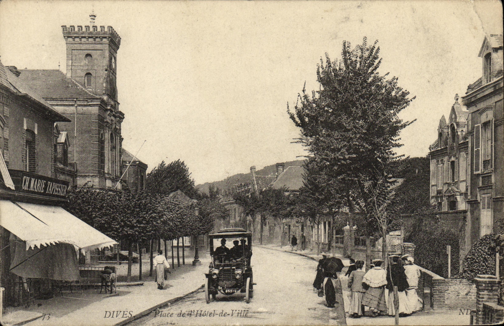 VINTAGE POSTCARD Dives Places L Automobile Town hall