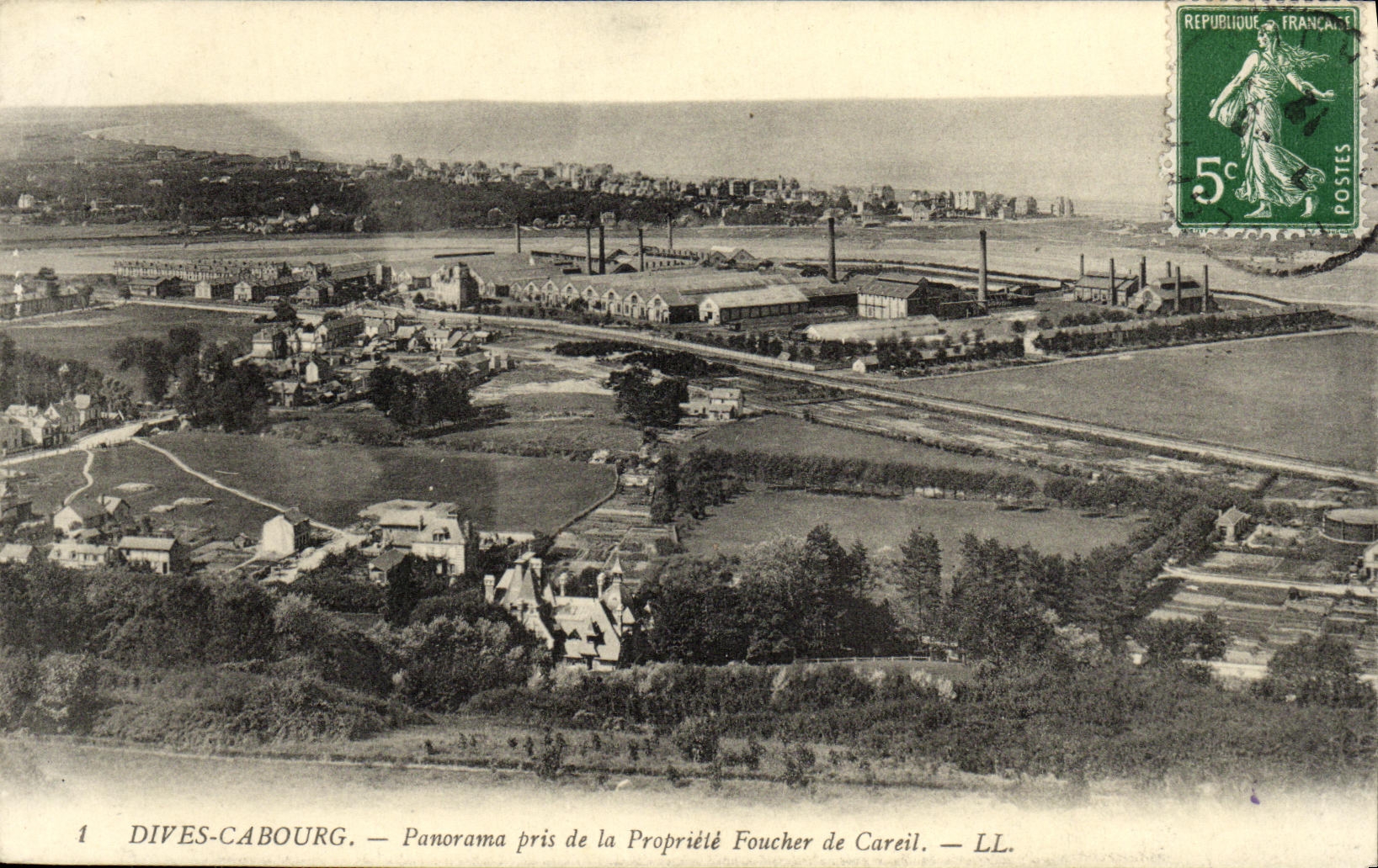 CPA Dives Cabourg Panorama pris de la Propriete Foucher de Careil