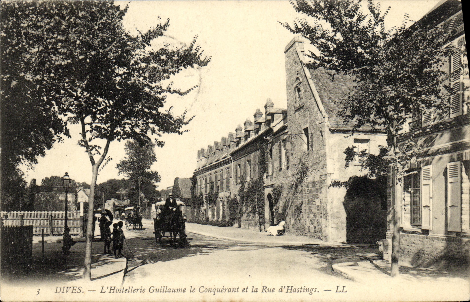 CPA Dives l Hostellerie Guillaume le Conquerant et la Rue d Hastings