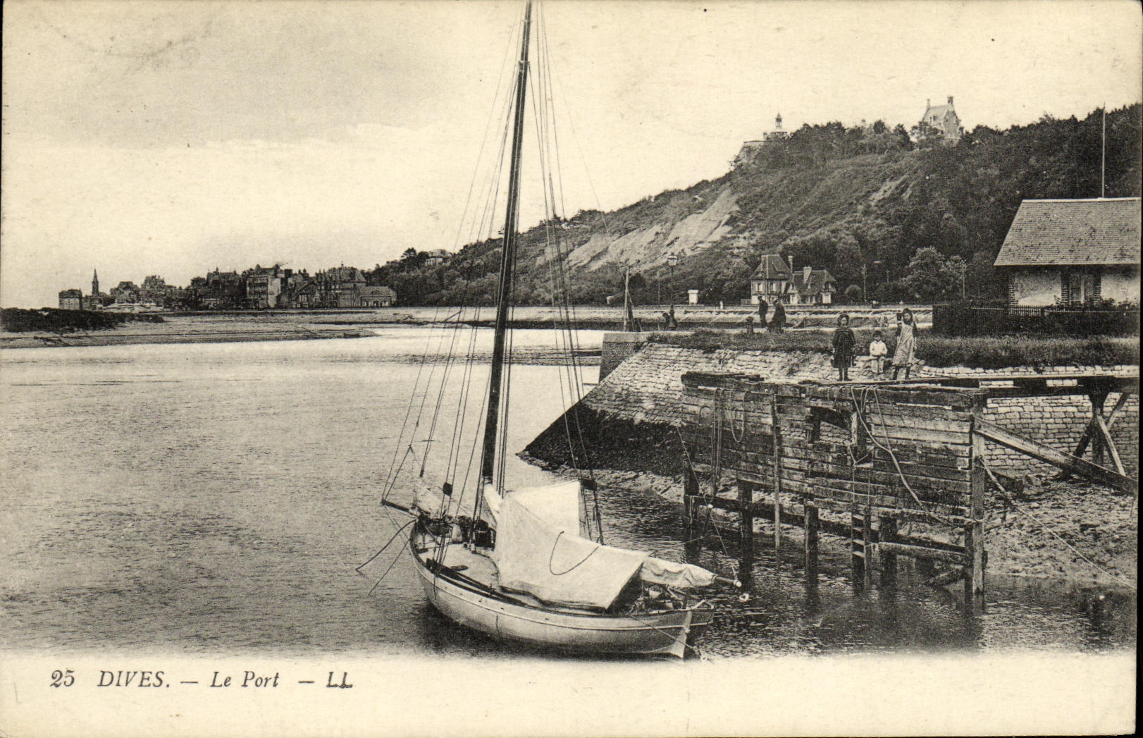 CPA Dives Le Port Bateau Enfants