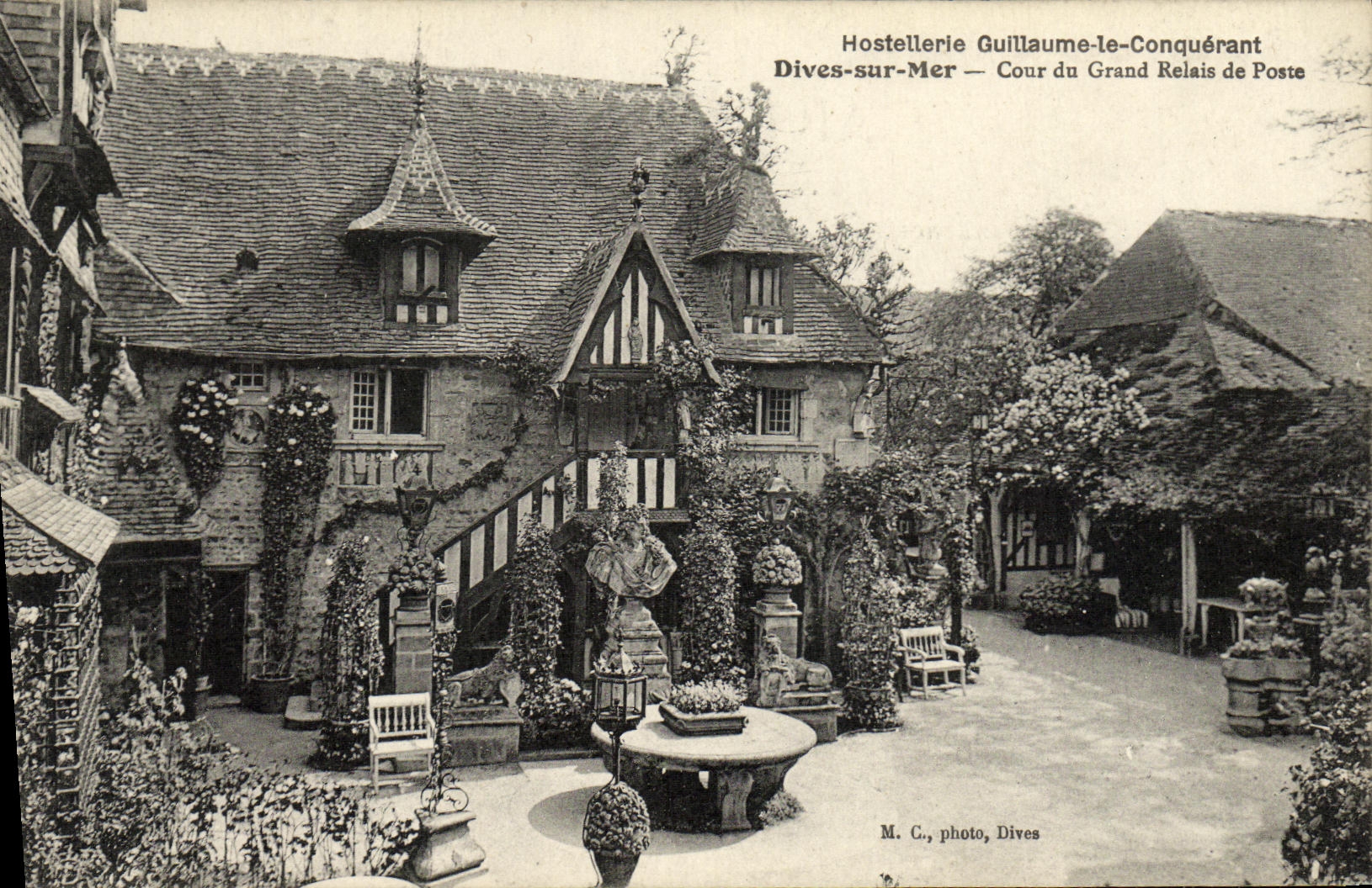 VINTAGE POSTCARD Divine William the Conqueror Fashionable country inn on Sea Court of the Large Relay of Station