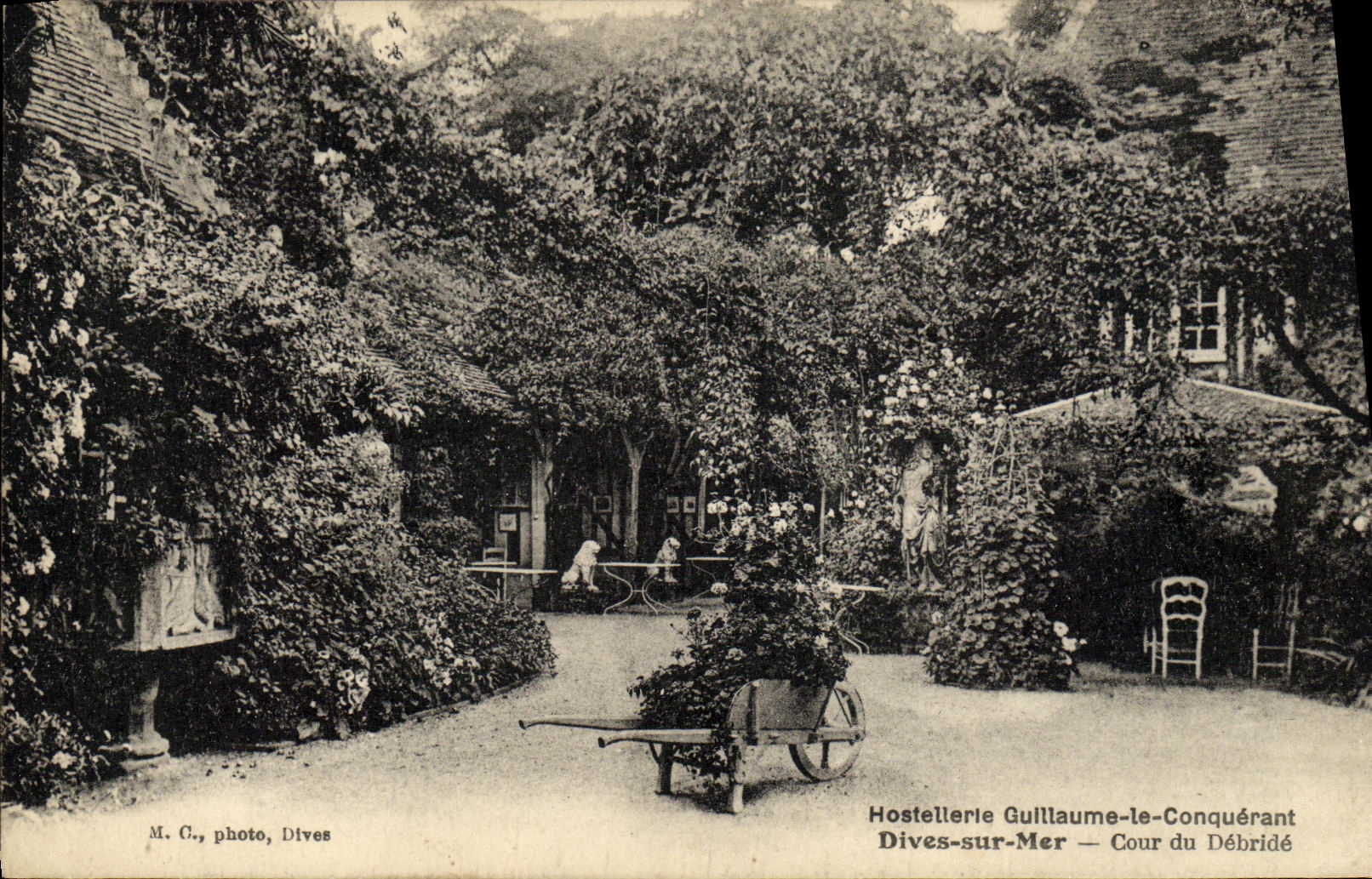 VINTAGE POSTCARD Hostellerie William the Conqueror Dives on Sea Court of Unslings