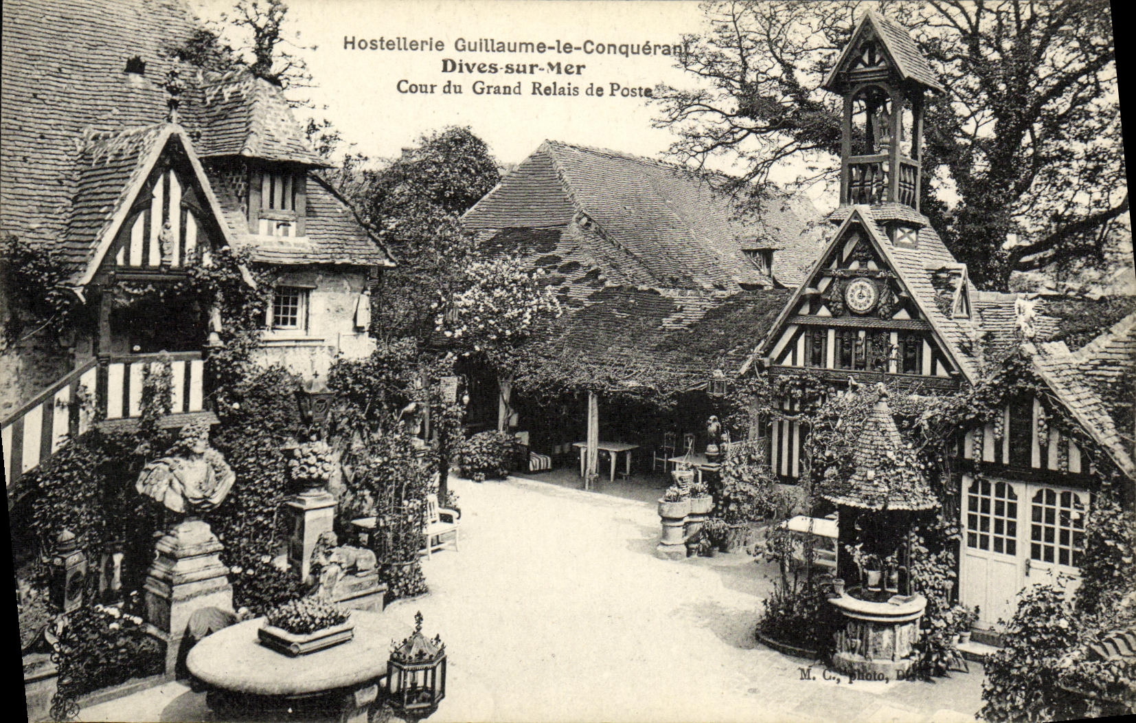 CPA Hostellerie Guillaume le Conquerant Dives sur Mer Cour du Grand Relais de Poste