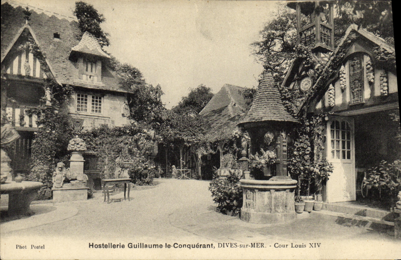 CPA Hostellerie Guillaume le Conquerant Dives sur Mer Cour Louis XIV
