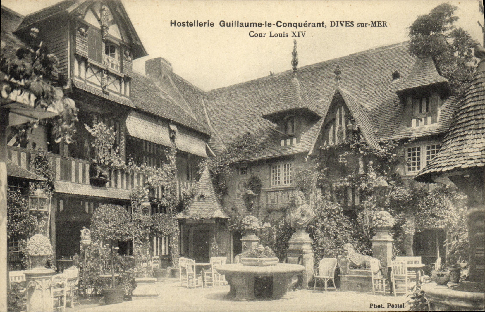CPA Hostellerie Guillaume le Conquerant Dives sur Mer Cour Louis XIV