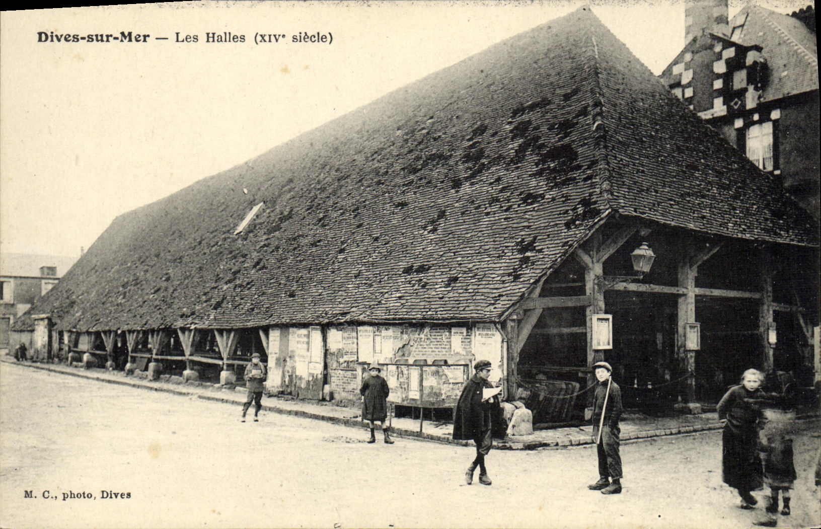 CPA Dives Sur Mer la Halle Enfants