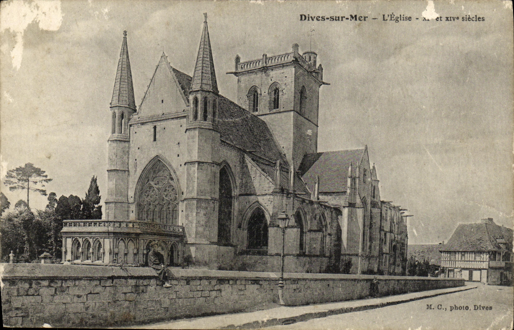 CPA Dives Vue Sur L Eglise 