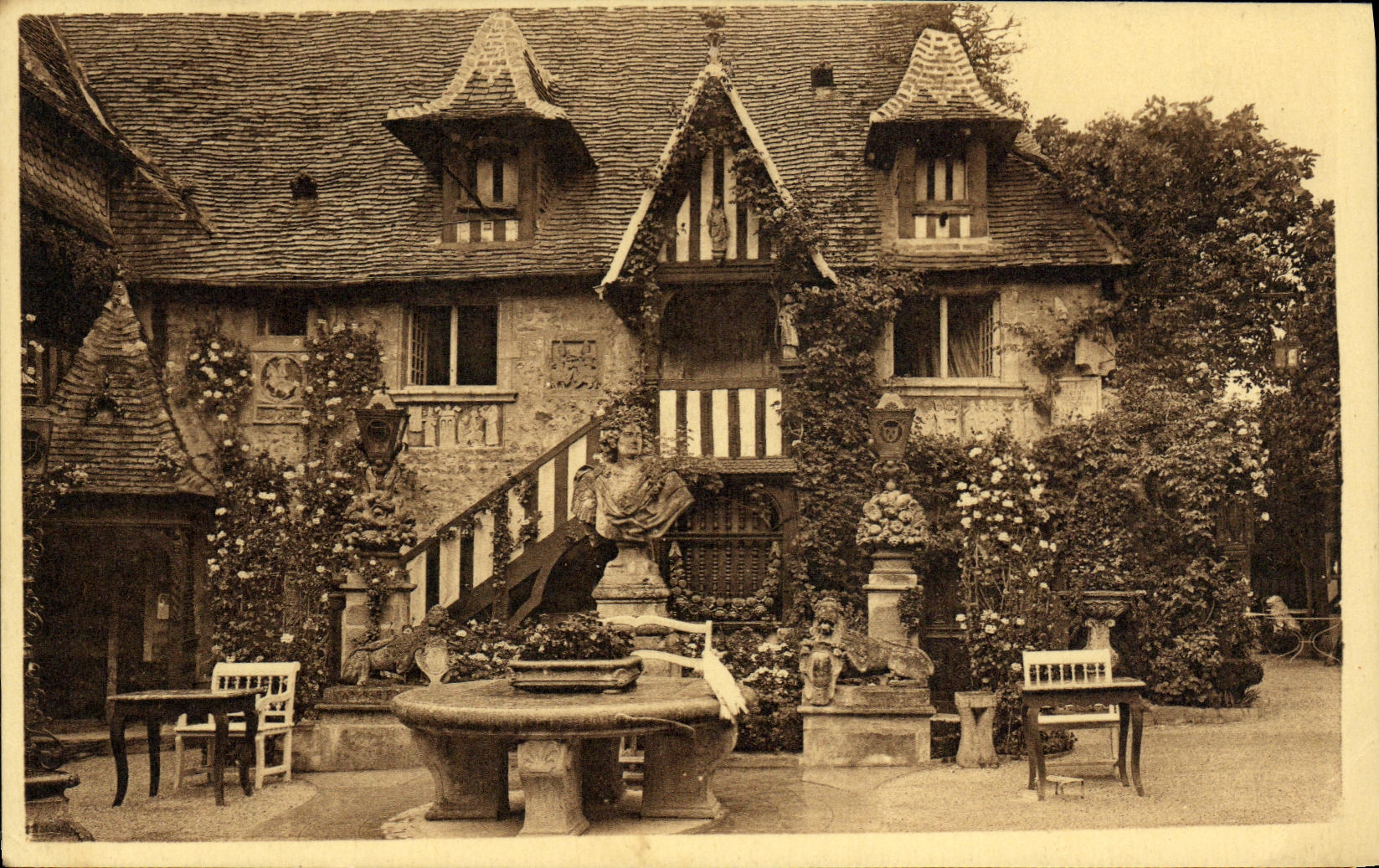 CPA Dives Sur Mer Cour Louis XIV Hostellerie Guillaume le Conquerant
