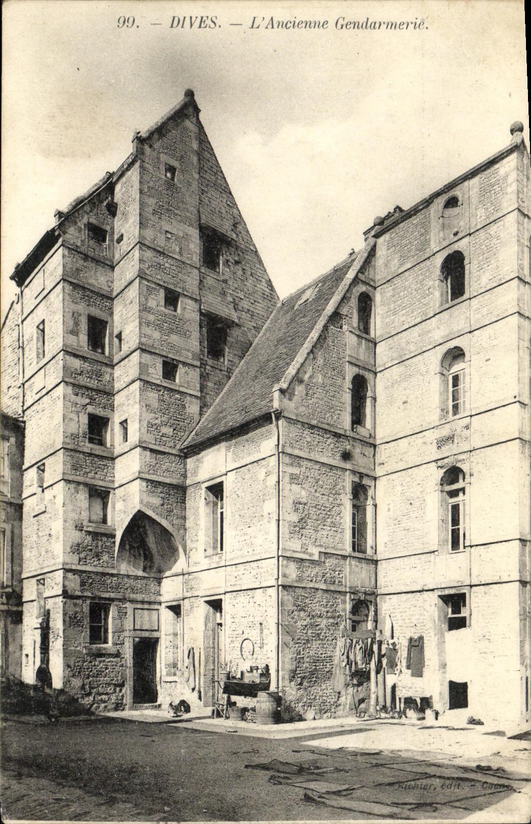 POSTAL L divino la vieja gendarmeria de la VENDIMIA