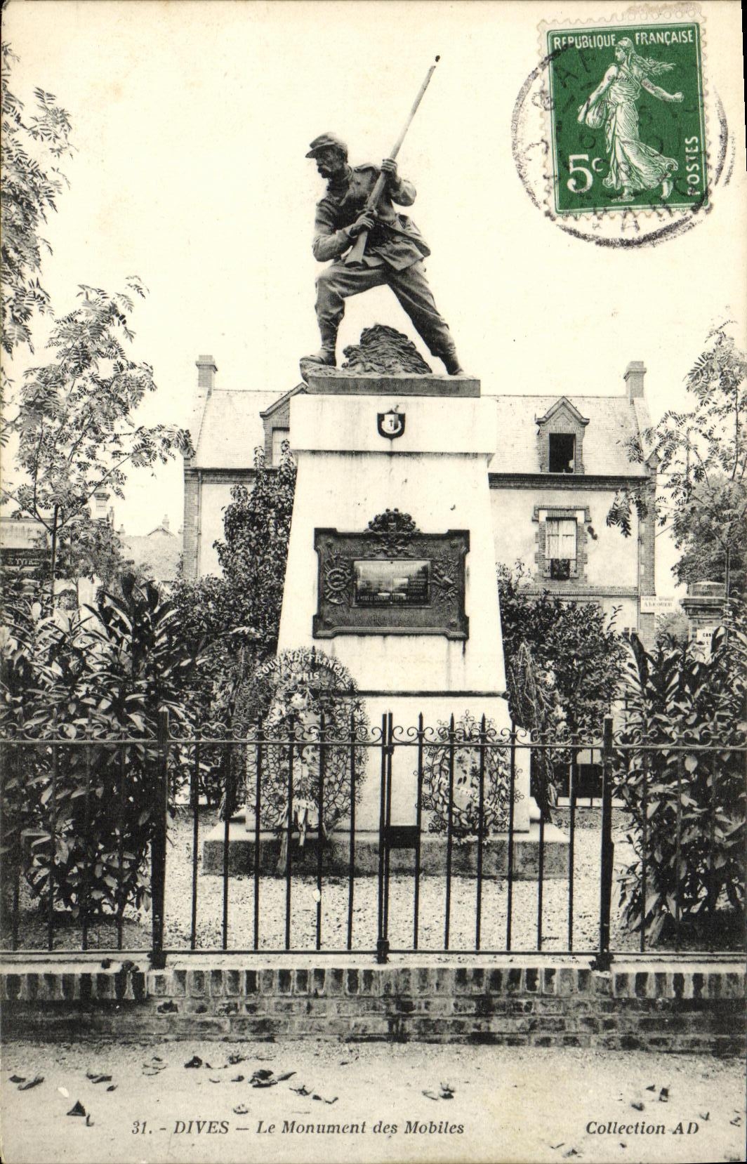 POSTAL de la VENDIMIA divina en el monumento del mar de los moviles franceses de Militaria del recuerdo
