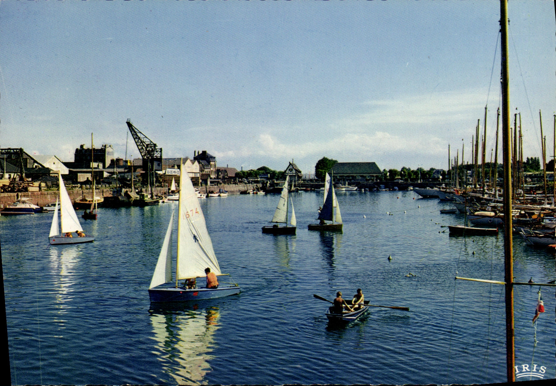 CPM Deauville Le Bassin des Yachts Bateaux