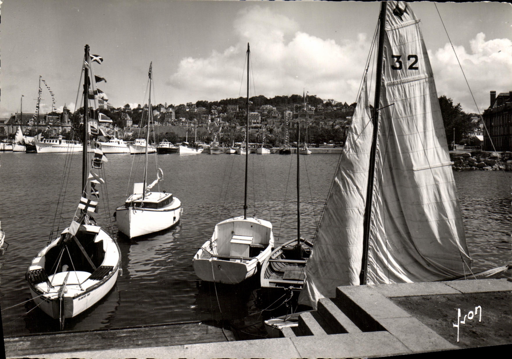 MODERN CARD Deauville Flowered Beach the Basin of the Yachts and heights of TRouville Boats