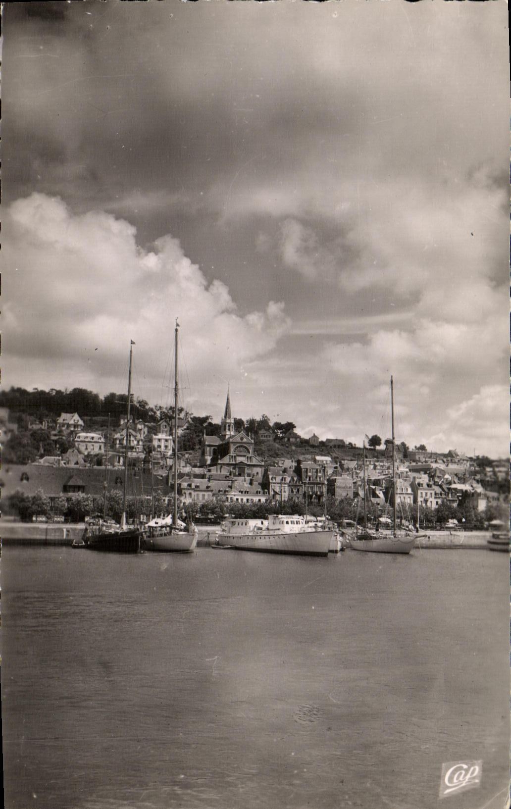 CPA Deauville Le Bassin des Yachts Bateaux
