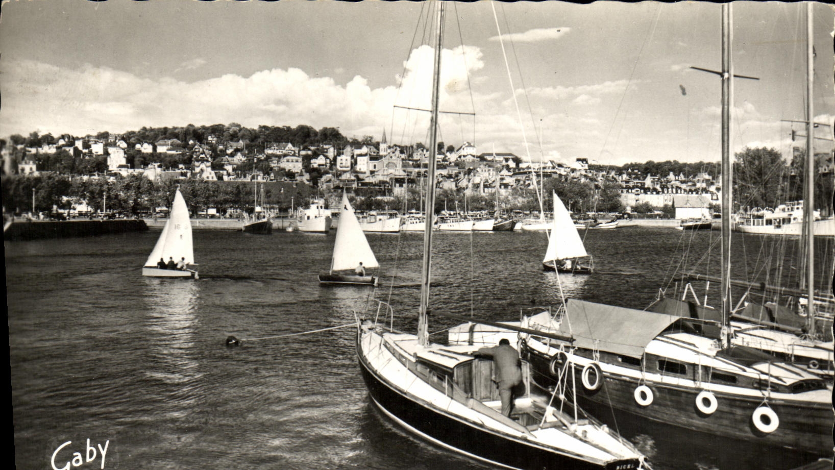 MODERN CARD Deauville Flowered Beach Boats