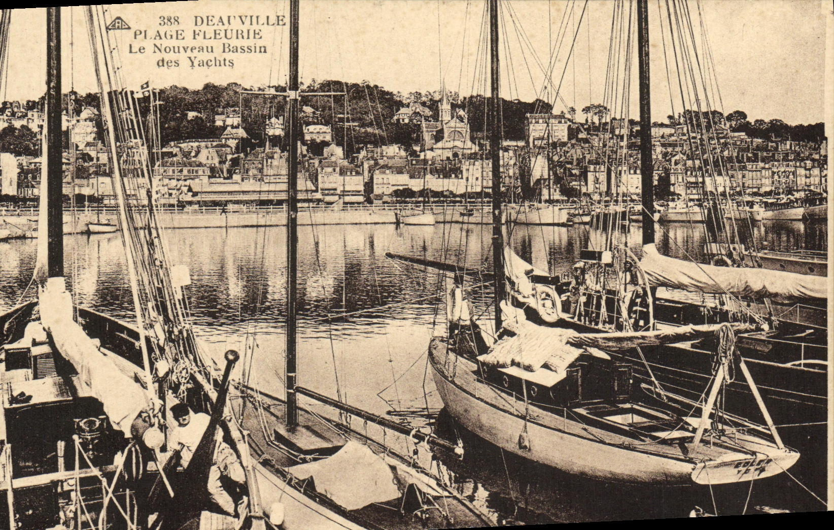 CPA Deauville Plage Fleurie Le nouveau Bassin des Yachts Bateaux 