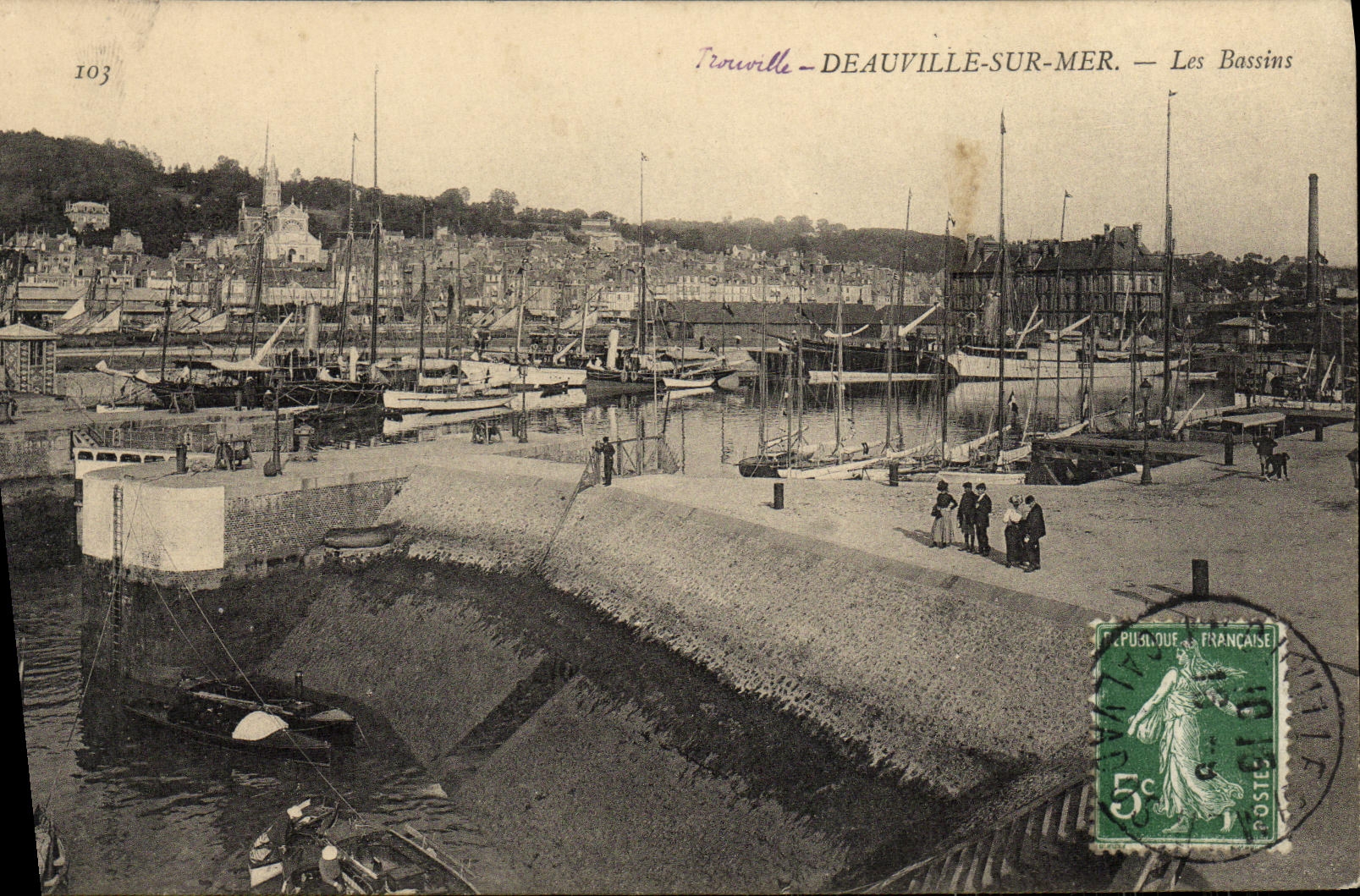 CPA Deauville Sur Mer Les Bassins Bateaux 