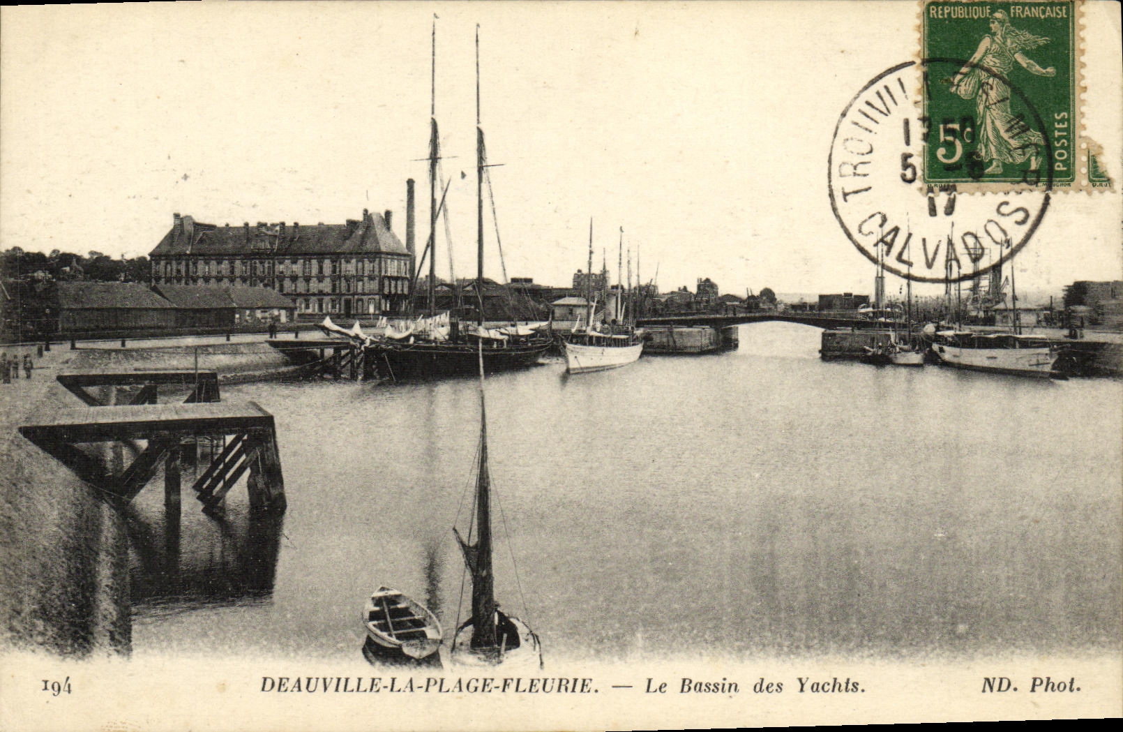 CPA Deauville Les Bassins des Yachts Bateaux