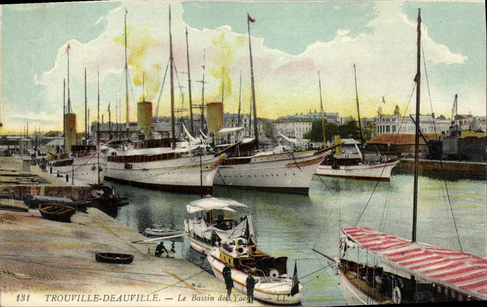 CPA Deauville Trouville Le Bassin des yachts Bateaux