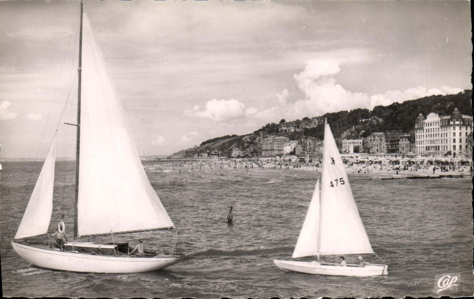 CPA Deauville Plage Fleurie Les Yachts et la Plage Bateaux