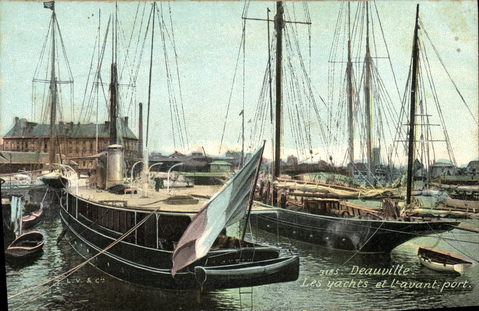 CPA Deauville Plage Fleurie Les Yachts et la Plage Bateaux