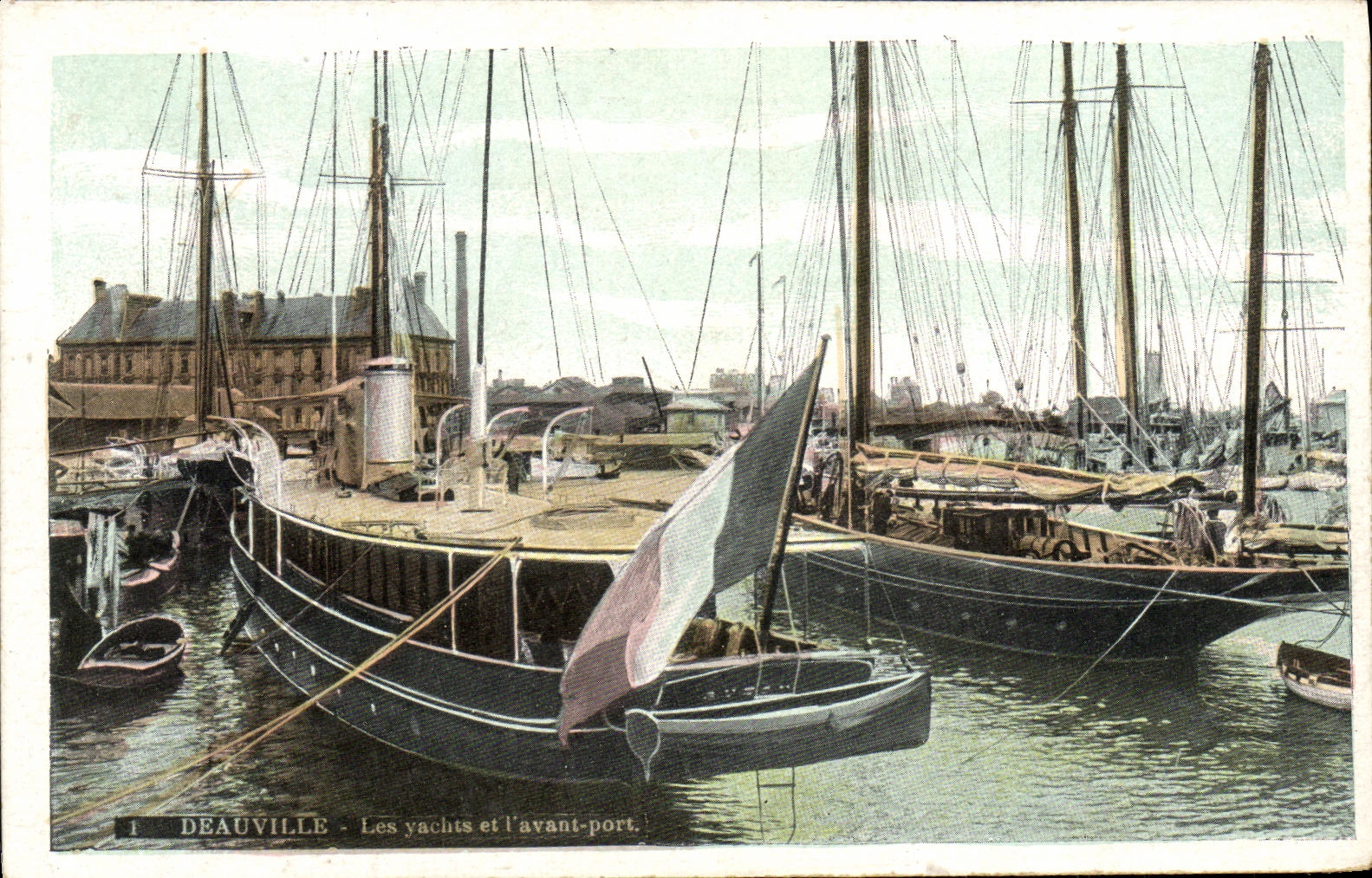 CPA Deauville Plage Fleurie Les Yachts et la Plage Bateaux