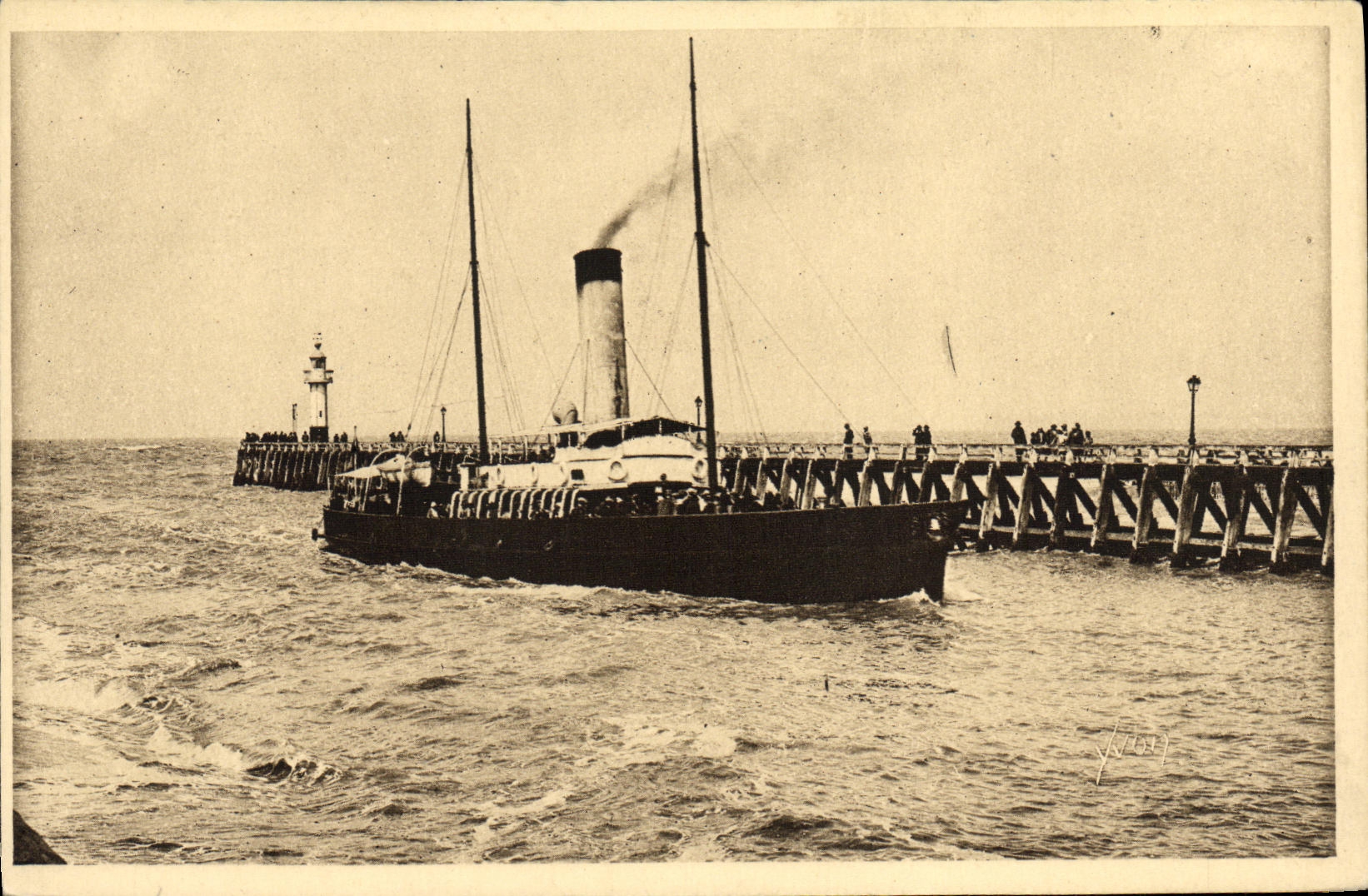 CPA Deauville L arrivee du bateau du Havre 