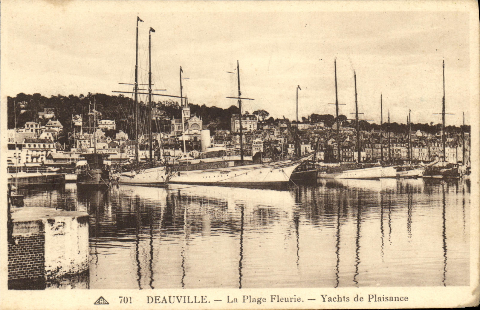 CPA Deauville Plage Fleurie Yacht de Plaisance Bateaux