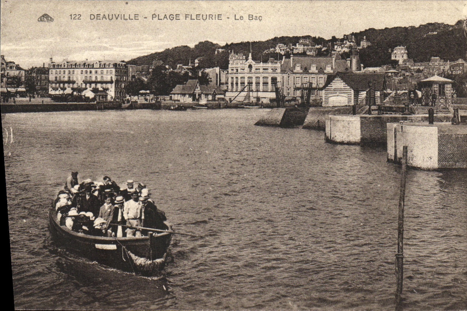 VINTAGE POSTCARD Deauville Flowered Beach the vat