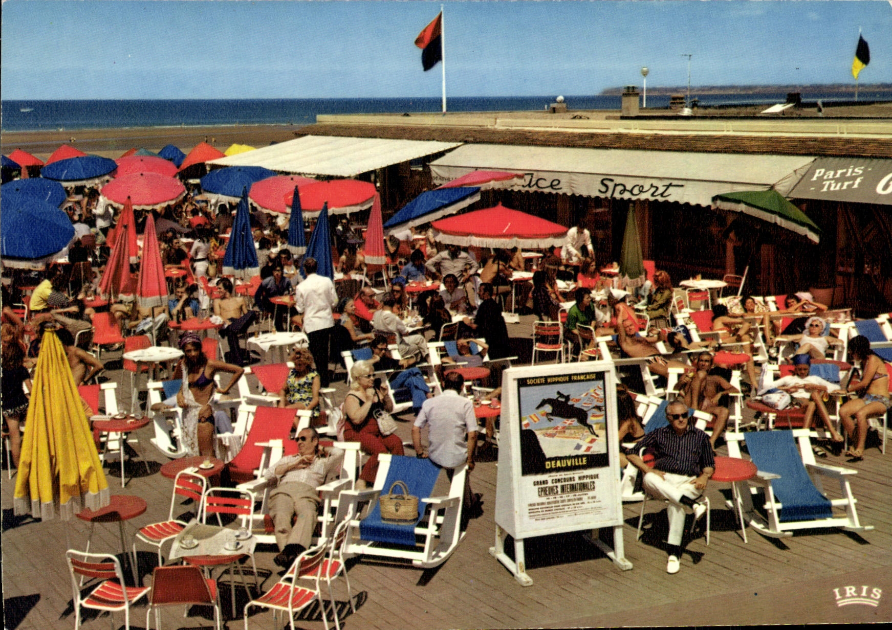 CPM Deauville Trouville Le Bar