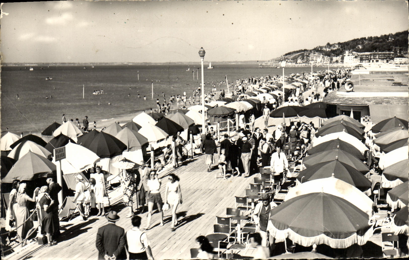 CPM Deauville Plage Fleurie Le Bar du Soleil sur la Plage