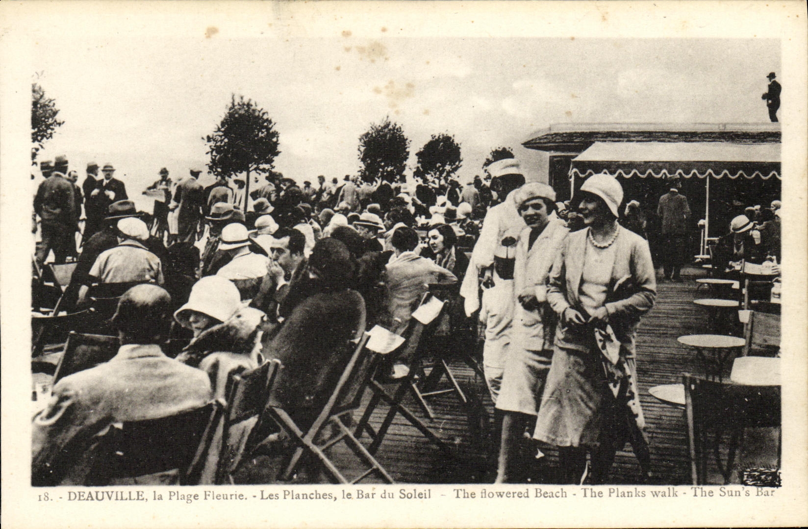CPM Deauville Plage Fleurie Le Bar du Soleil 