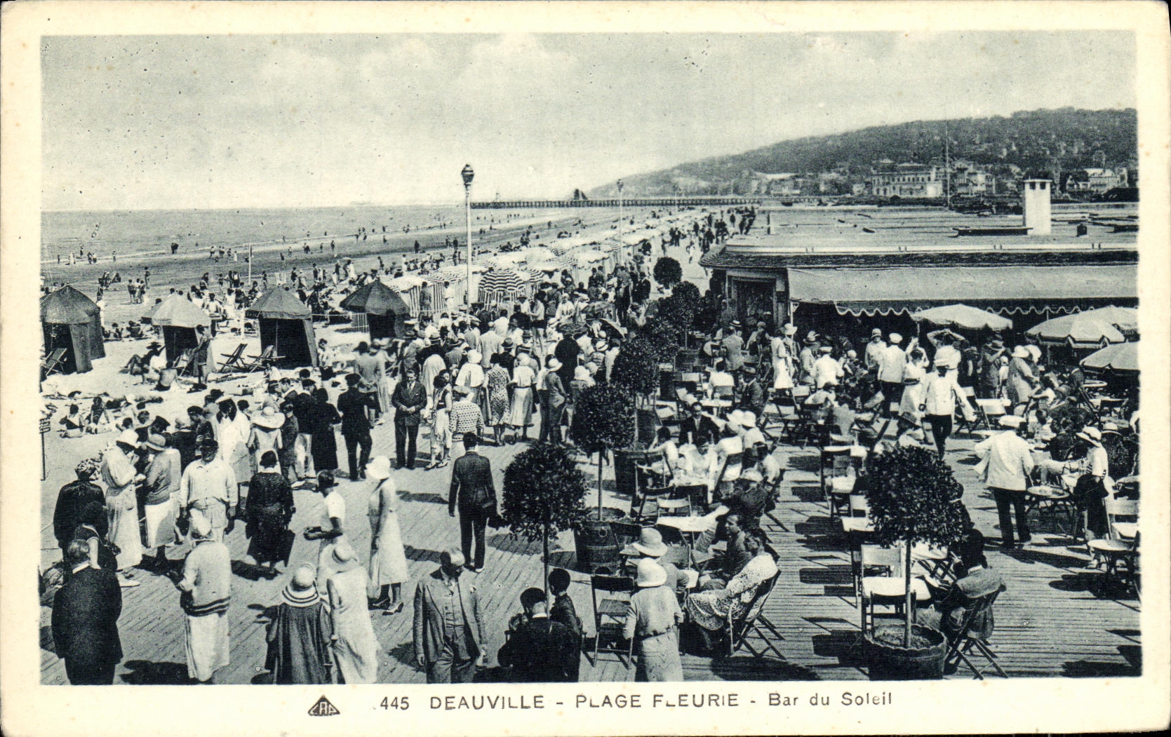 CPA Deauville Plage Fleurie Le Bar du Soleil 