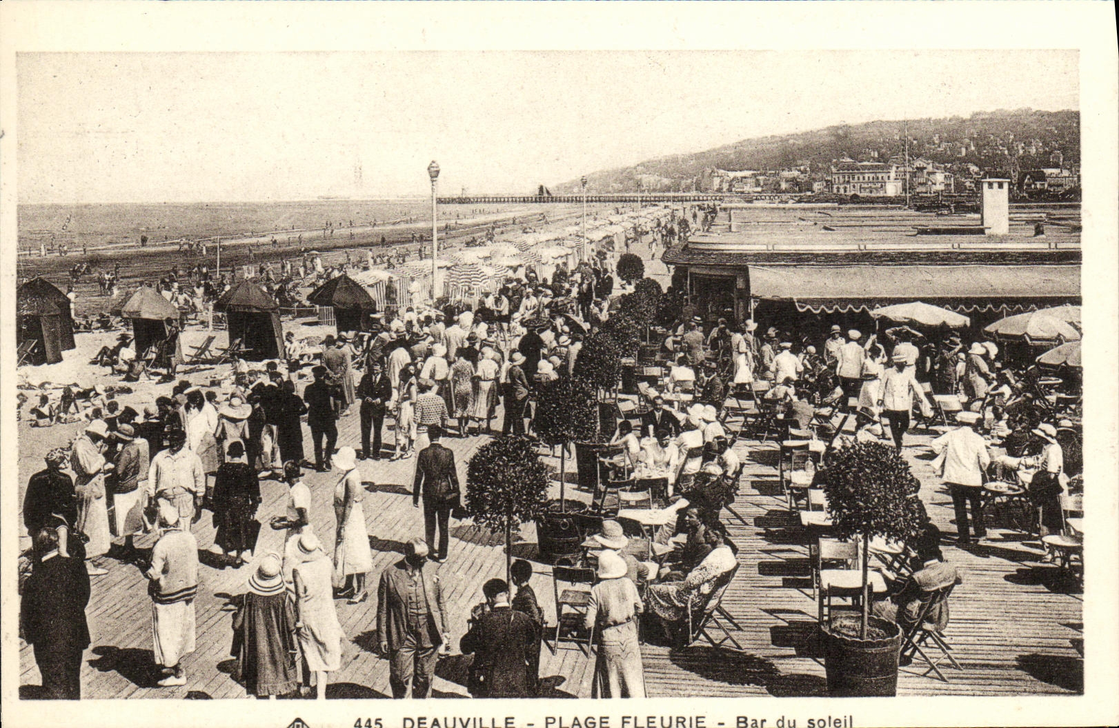 CPA Deauville Plage Fleurie Le Bar du Soleil 